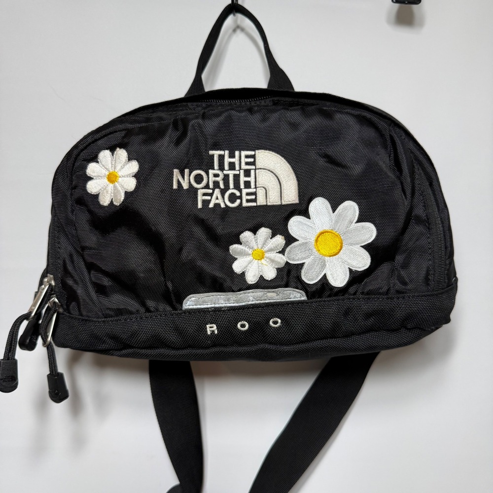 The North Face Roo Fanny Pack Belt Bag Black Daisy Patch Floral Hiking Outdoor